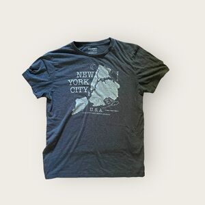 Old Navy Heather black/gray New York City Men’s large tshirt.